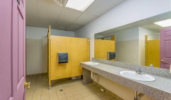 107 S Main St, Almont, MI 48003
