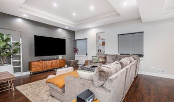 26 S Chestnut Ave, Arlington Heights, IL 60005