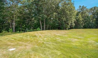 8 Royal Ln, Raymond, NH 03077