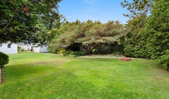 285 Division St, Algoma, WI 54201