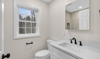 335 Raymond Rd, Chester, NH 03036