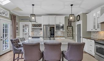 6 Surle Ct, Bayville, NJ 08721