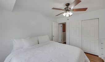 380 Genoa Dr, Ballwin, MO 63021