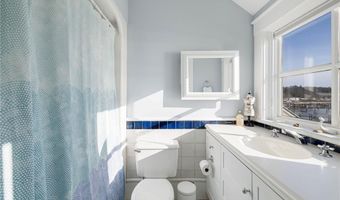 9 Hope St, Bristol, RI 02809