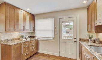223 W Tanglewood Dr, Arlington Heights, IL 60004