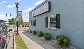 525 7th St, Altavista, VA 24517