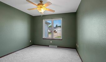 923 W WINDTREE Dr, Appleton, WI 54914