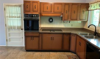 7830 Apple Valley Dr, Affton, MO 63123