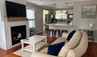 53 Center Ave, Middletown, RI 02842
