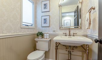 22205 W PINEVIEW Dr, Antioch, IL 60002