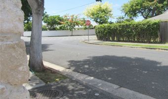 5578 Pia St #A, Honolulu, HI 96821