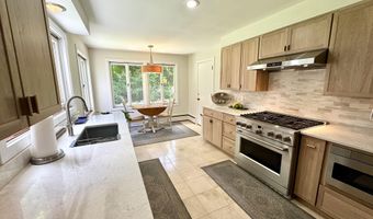281 Clyde Rd, Bangor, ME 04401