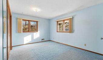 1823 Gramsie Rd, Arden Hills, MN 55112