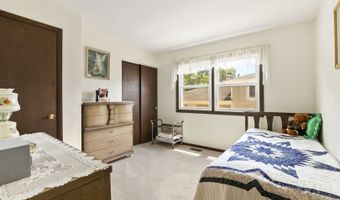 1210 S Douglas Ave, Arlington Heights, IL 60005