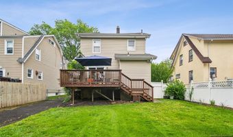 34 Carlisle St, Bergenfield, NJ 07621