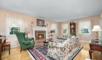 16 Iron Gate Ln, Cromwell, CT 06416