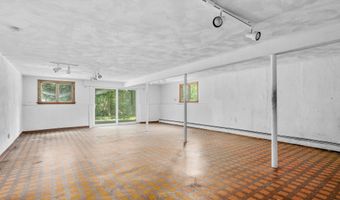 93 Harris Meadow Ln, Barnstable, MA 02630