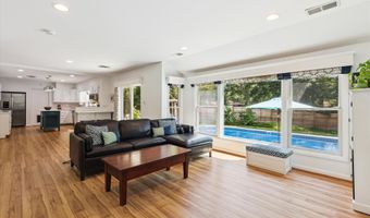 6916 PACIFIC Ln, Annandale, VA 22003