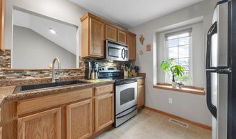 1005 Twilight Dr, North Liberty, IA 52317