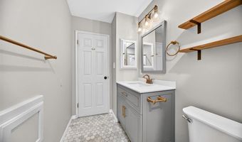375 Novara Dr, Ballwin, MO 63021