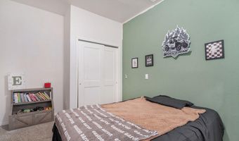 430 S Oak Ave, Aurora, MO 65605