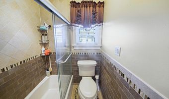 15 Foxcroft Rd, Albertson, NY 11507