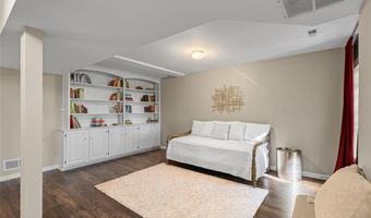 35 Ridgeview Circle Ct, Ballwin, MO 63021