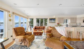 5 Defenders Row, Newport, RI 02840