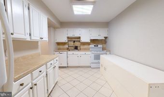 951 S ROLFE St 1, Arlington, VA 22204