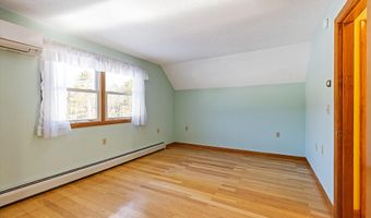 9 Snug Harbor Rd, Belgrade, ME 04917