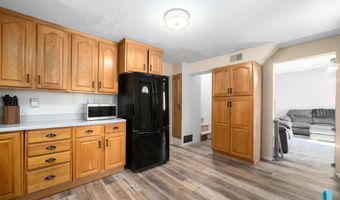 111 S Walnut Ave, Bridgewater, SD 57319