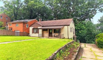 3 Solar Dr, Ambridge, PA 15003