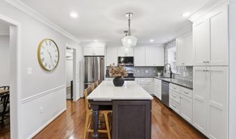 661 N ARMISTEAD St, Alexandria, VA 22312