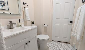 1872 Pickle Rd, Akron, OH 44312