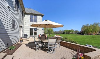 575 Hidden Creek Dr, Antioch, IL 60002