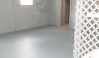 17 W Locust St, Aurora, MO 65605