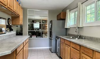 424 Hilltop Rd, Ames, IA 50014