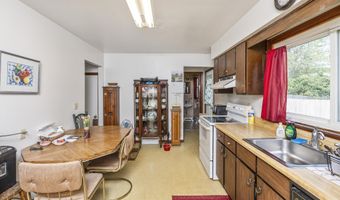 9 Campagna Dr, Albany, NY 12205