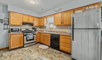 421 Manahan Dr, Angola, IN 46703