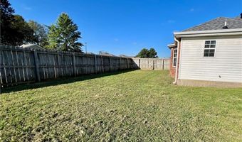911 SW Cheyenne Dr, Bentonville, AR 72712