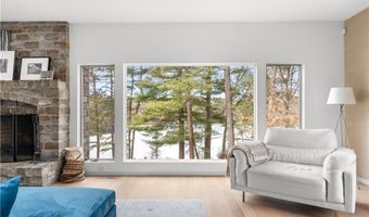 21 Fairview Ave, Hopkinton, RI 02832