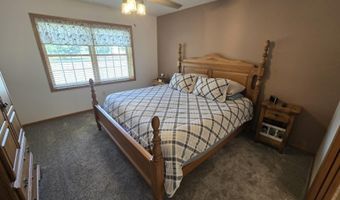 613 Springview Cir, Beatrice, NE 68310