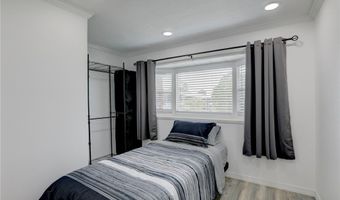 906 Wren Cir, Barefoot Bay, FL 32976