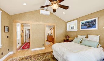 307 N Main St, Ashland, OR 97520