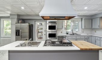 28 Tudor Rd, Albany, NY 12203