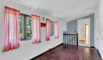 58 Grove St Ext, Branford, CT 06405