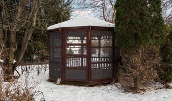 5971 Creekview Ct, Ann Arbor, MI 48108