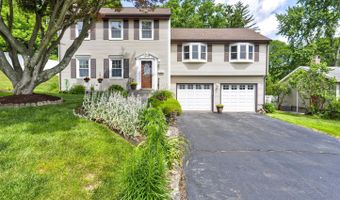 4 Lee Cir, Bloomfield, CT 06002