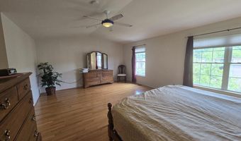 1141 Freesia Ct, Ann Arbor, MI 48105