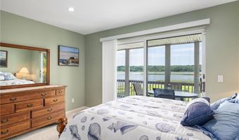 96 Starr Dr, Narragansett, RI 02882